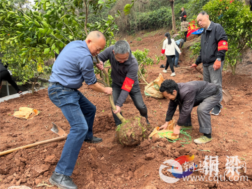 走访慰问脱贫户 展现企业“锋”范