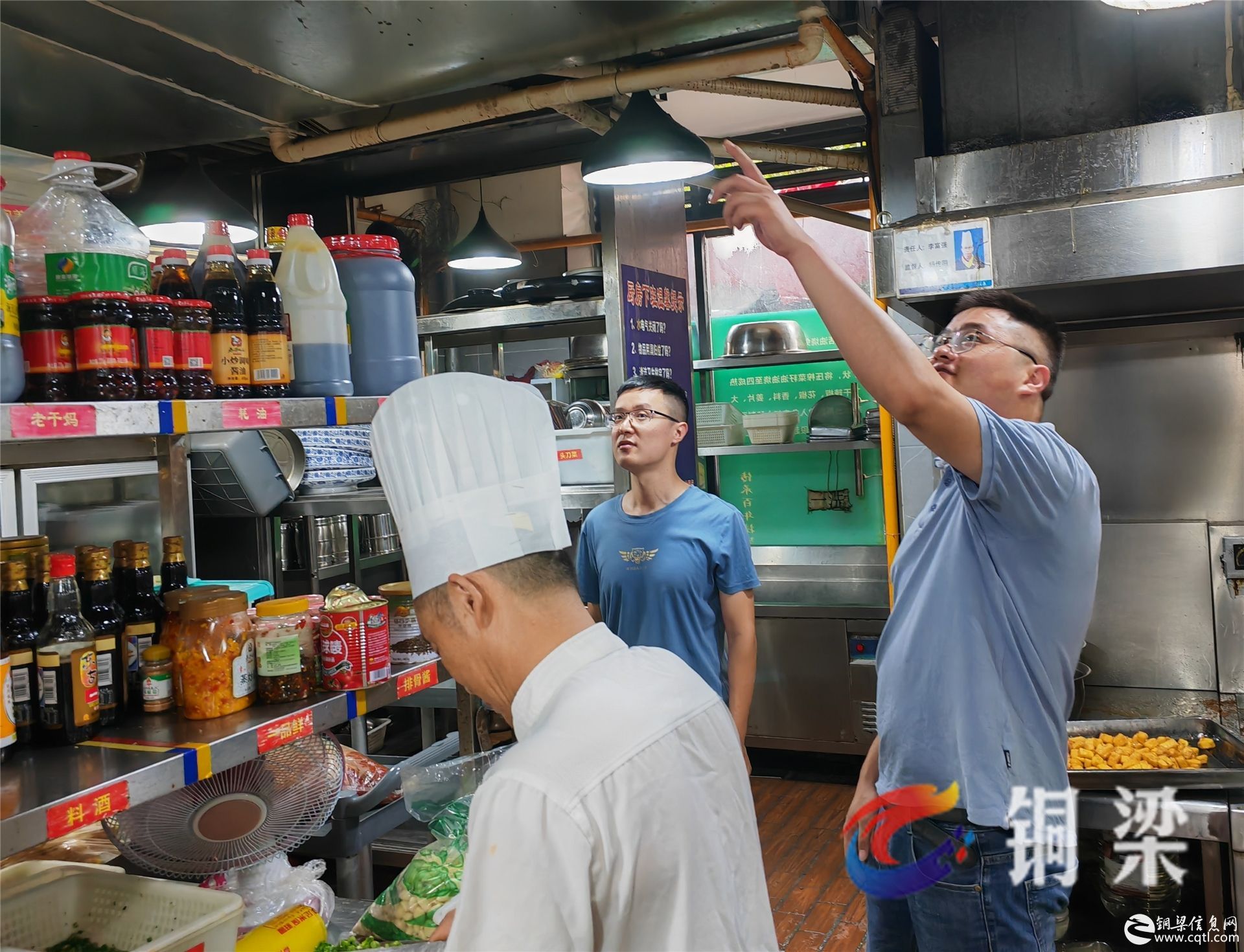 【巩固国家卫生区】区生态环境局：整治餐饮“油烟味”   守护城市“烟火气”