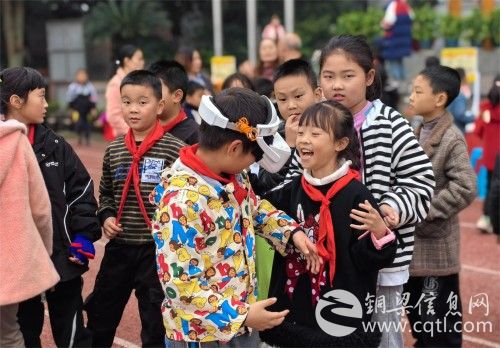 重庆市2023年科普大篷车渝州行活动在铜梁区石鱼小学顺利进行