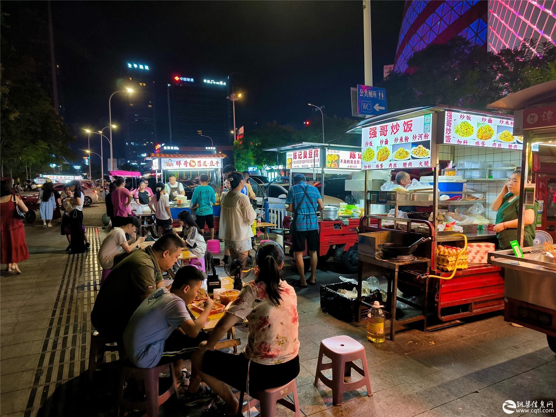 【铜梁视角】中秋期间 夜市“地摊经济”火热