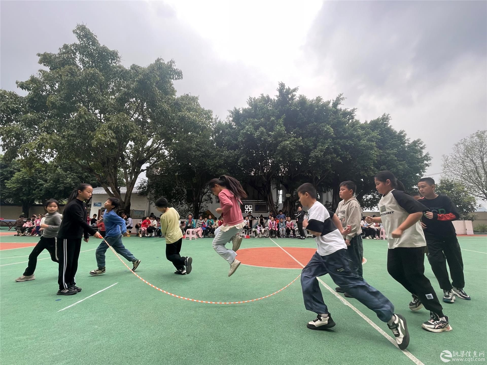 铜梁区石鼓小学：开展第二十四届跳绳比赛