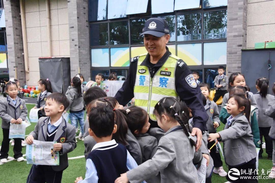 铜警快讯丨交通安全进校园 携手共铸平安路