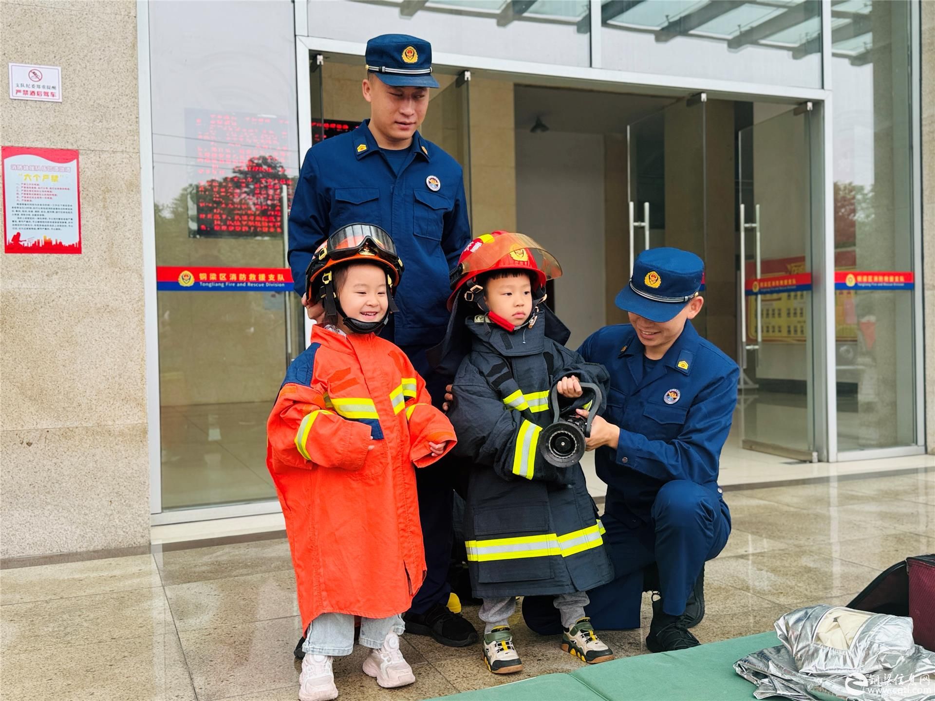 铜梁区龙乡幼儿园：致敬火焰蓝 萌娃体验奇妙消防之旅