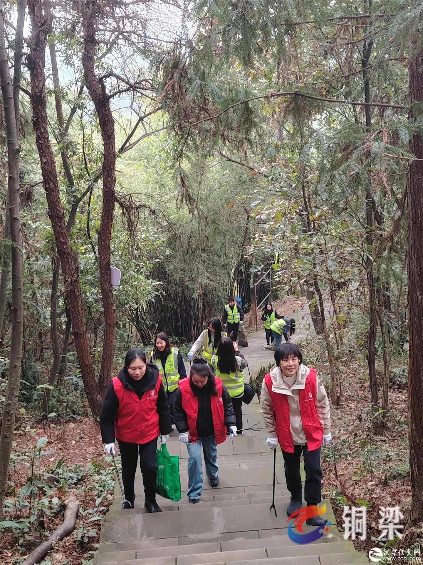 铜梁：联合志愿服务活动守护绿水青山