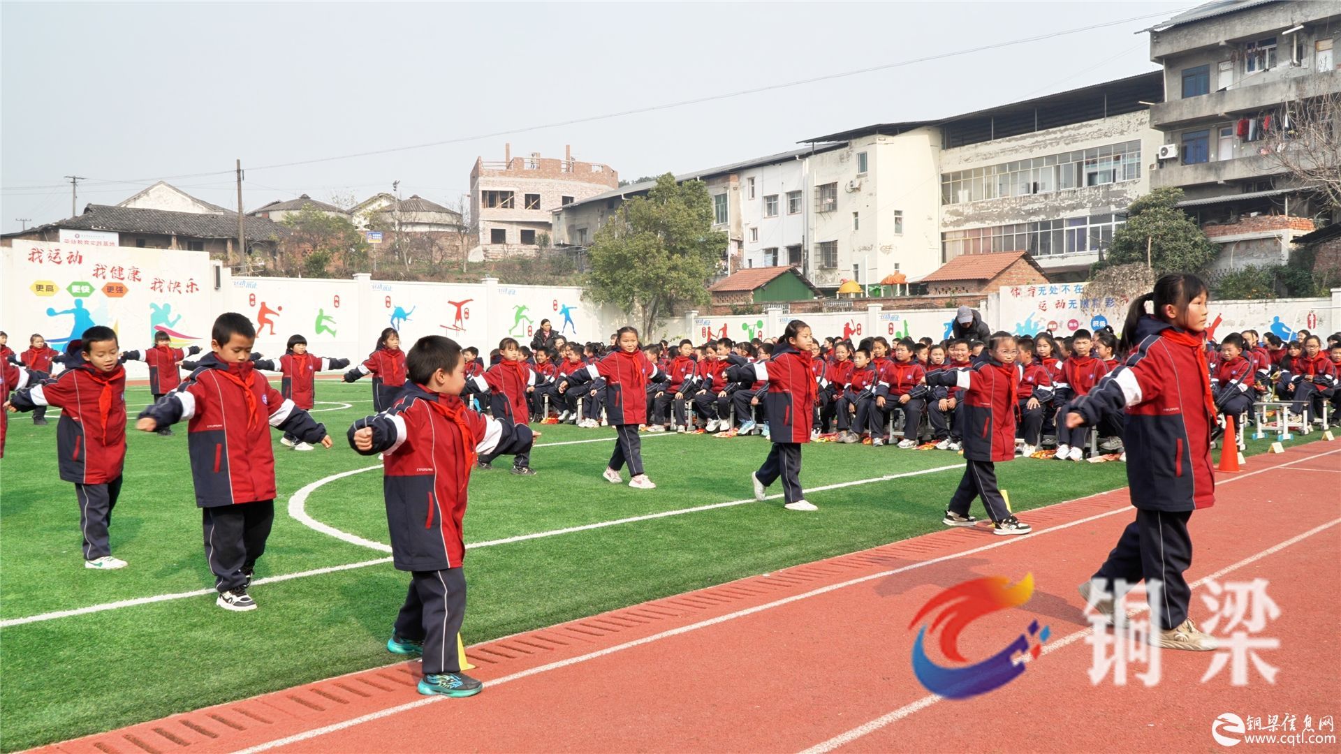 铜梁区太平小学：体操大擂台比武 阳光活力满校园