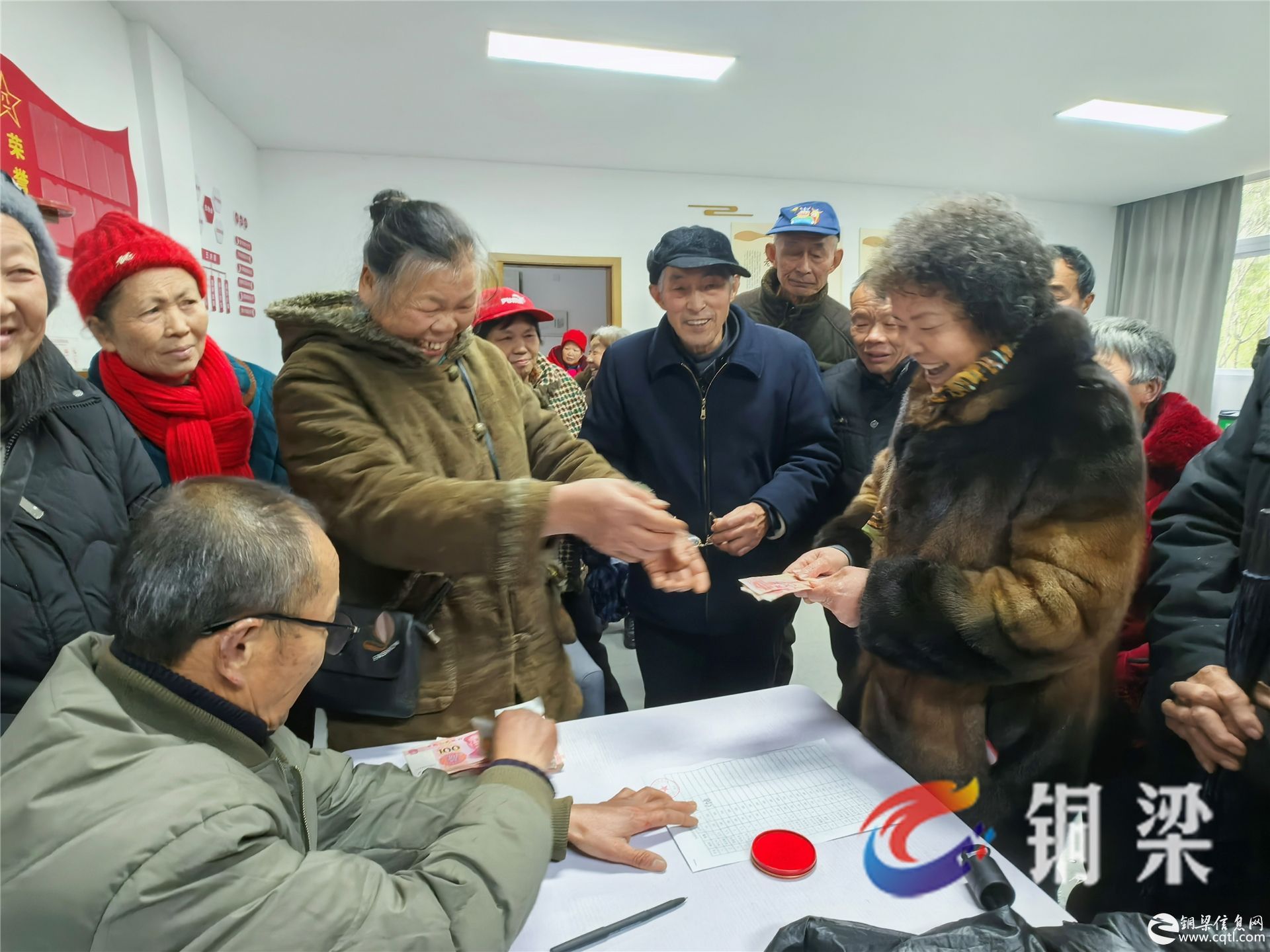 铜梁：“夹皮沟”里喜分红 乡村振兴有“奔头”