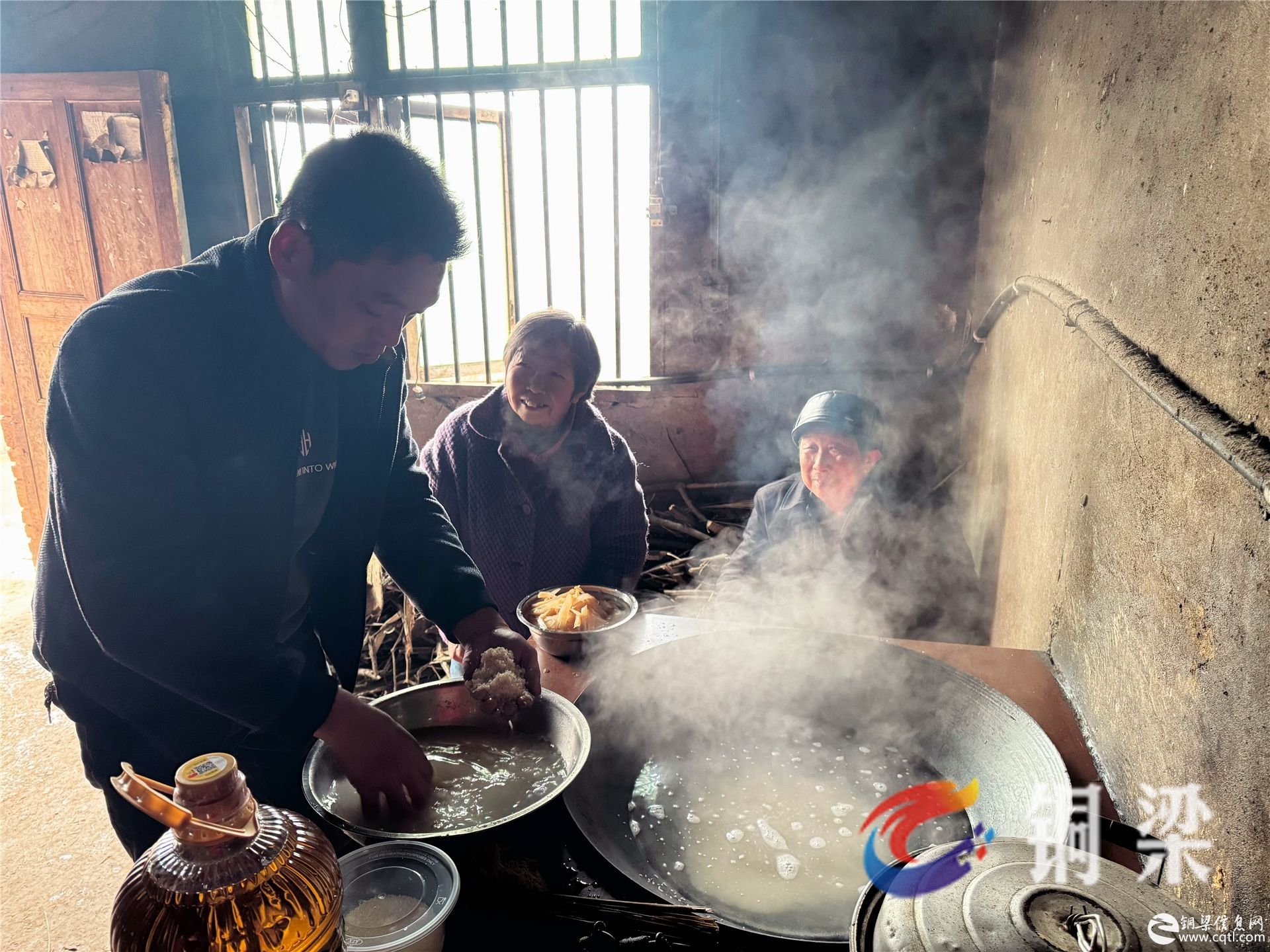 【铜梁视角】18年的情谊，浓缩在一次特殊的团年饭